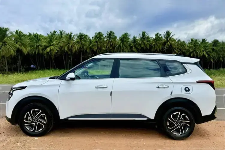 KIA Carens SUV car view